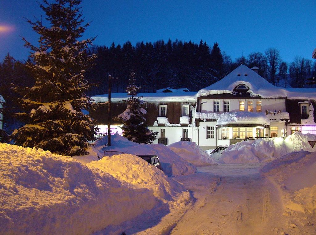 Hotel Prom Svoboda nad Upou Bagian luar foto