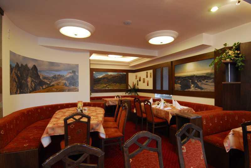 Hotel Prom Svoboda nad Upou Bagian luar foto