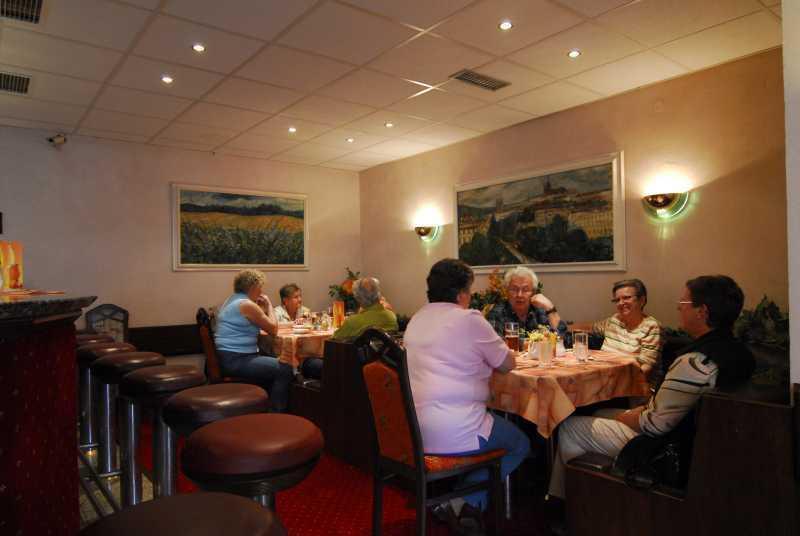 Hotel Prom Svoboda nad Upou Bagian luar foto