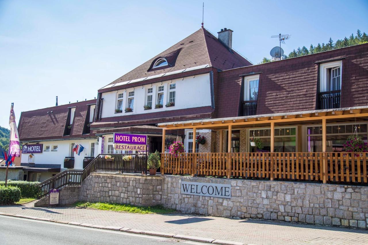 Hotel Prom Svoboda nad Upou Bagian luar foto