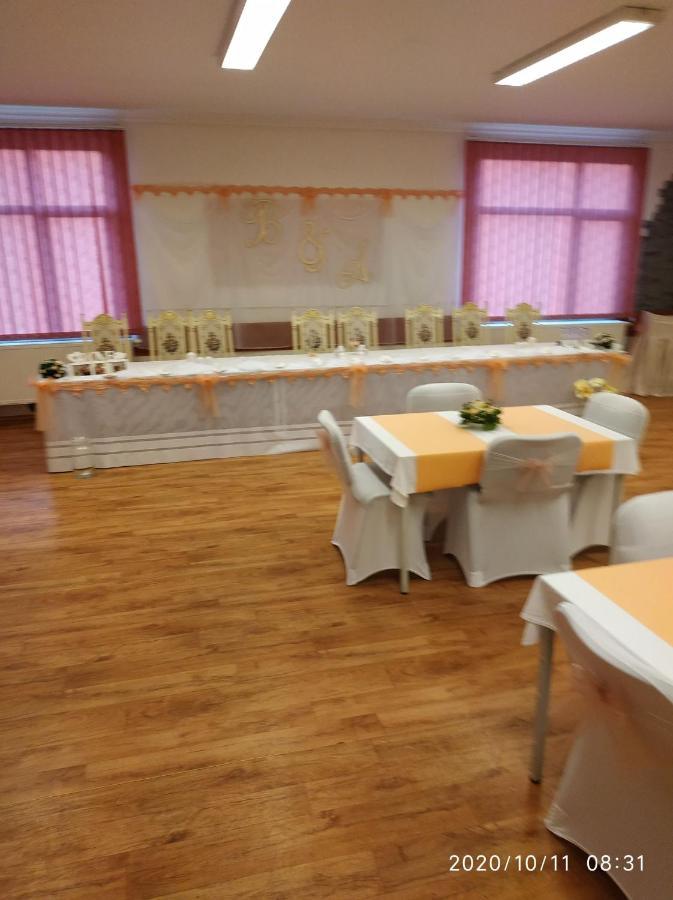 Hotel Prom Svoboda nad Upou Bagian luar foto