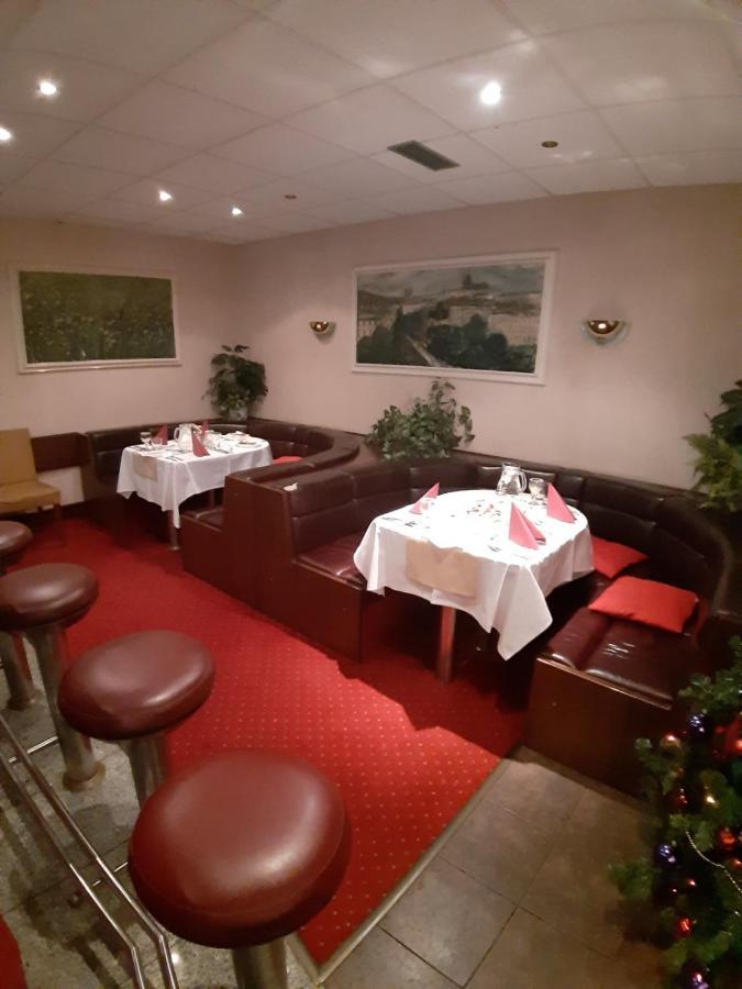 Hotel Prom Svoboda nad Upou Bagian luar foto