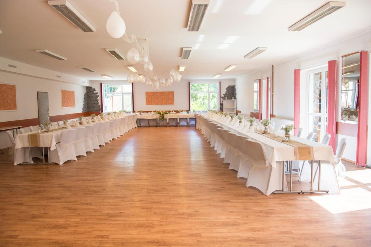 Hotel Prom Svoboda nad Upou Bagian luar foto