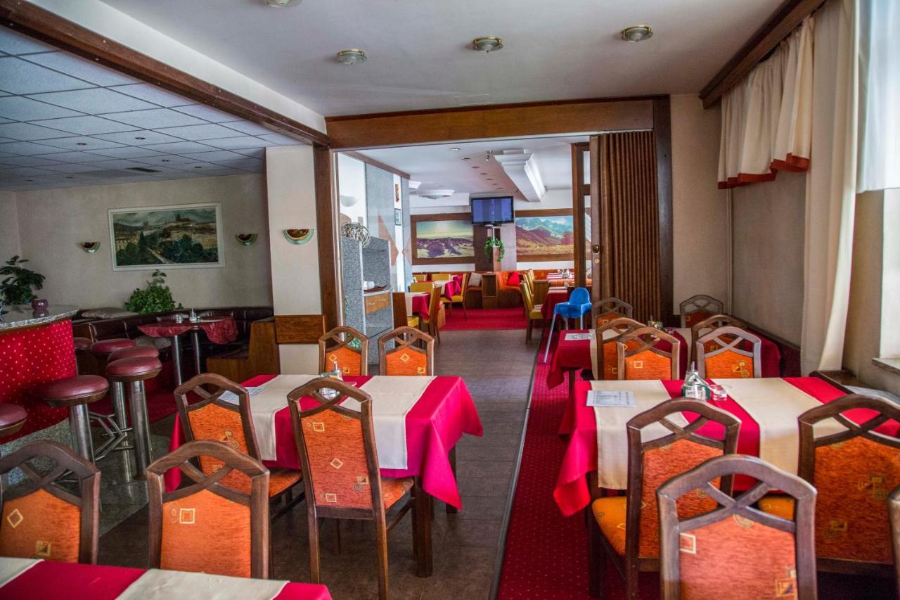 Hotel Prom Svoboda nad Upou Bagian luar foto