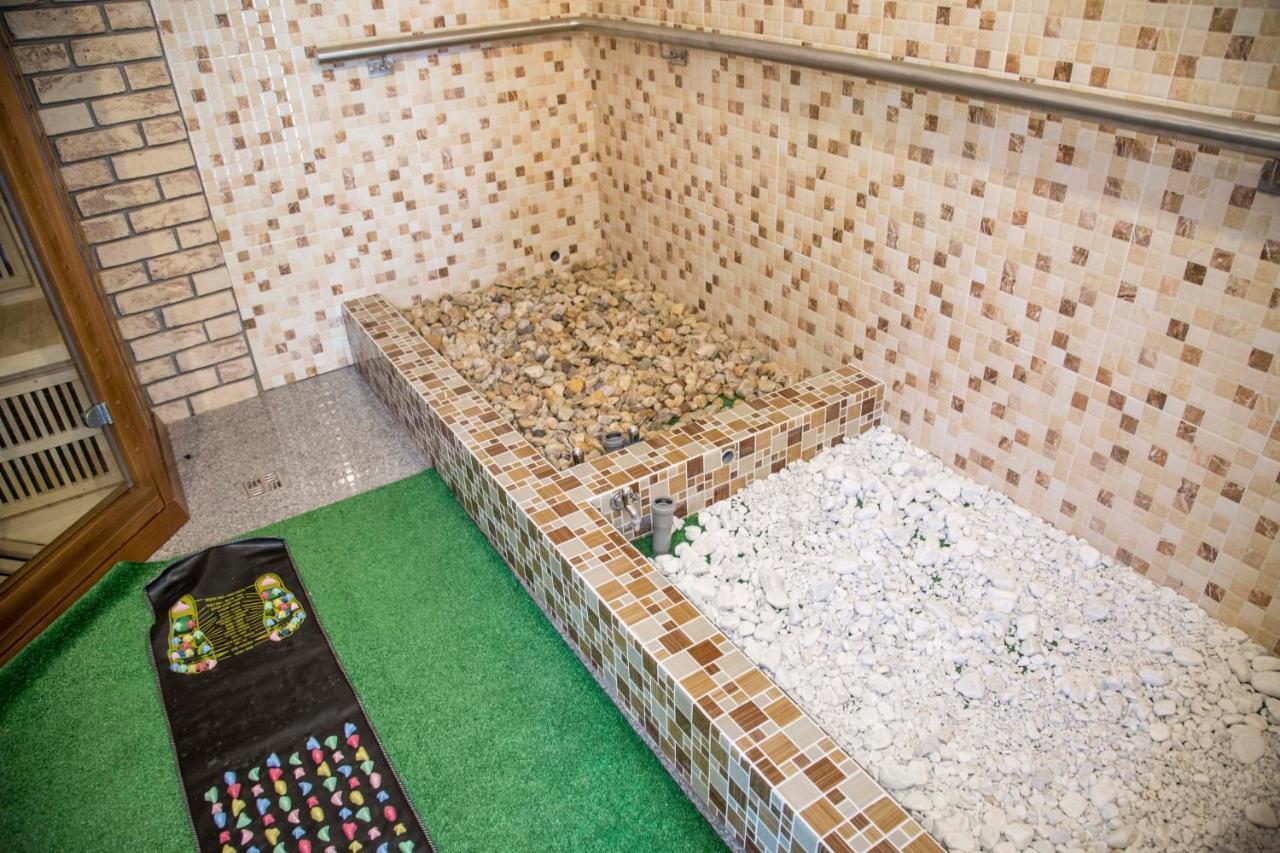 Hotel Prom Svoboda nad Upou Bagian luar foto