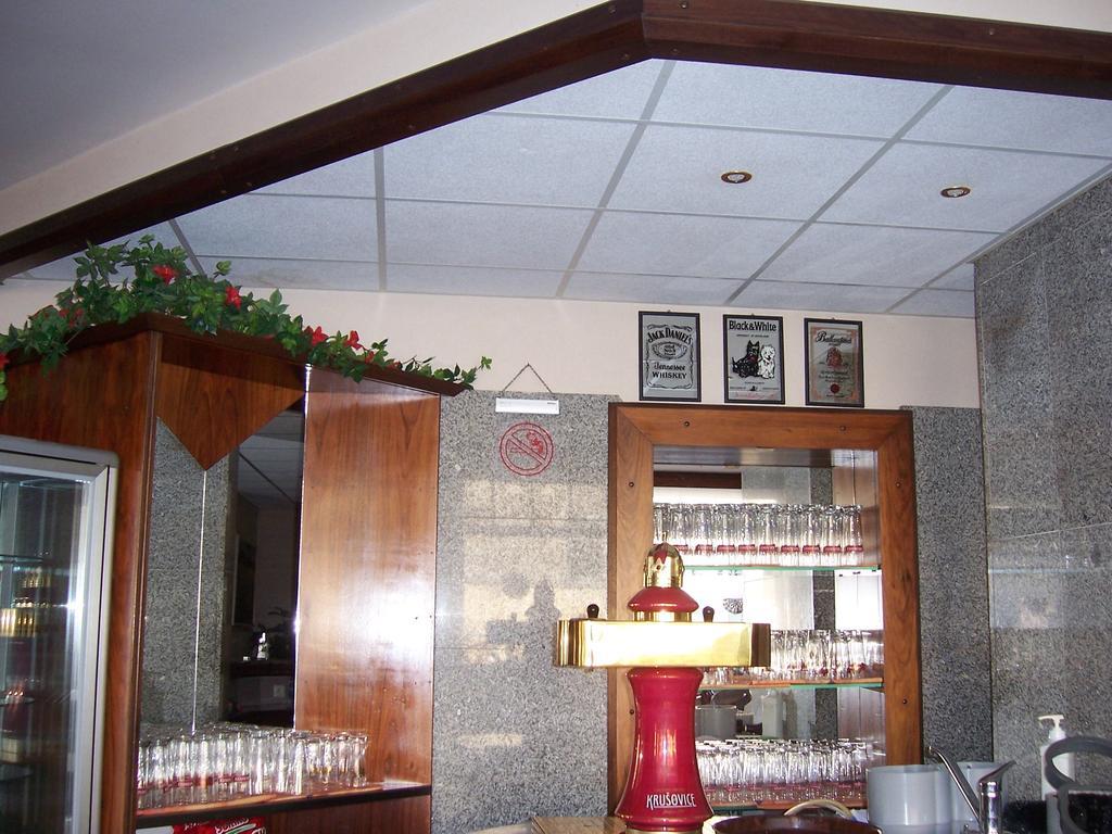 Hotel Prom Svoboda nad Upou Bagian luar foto
