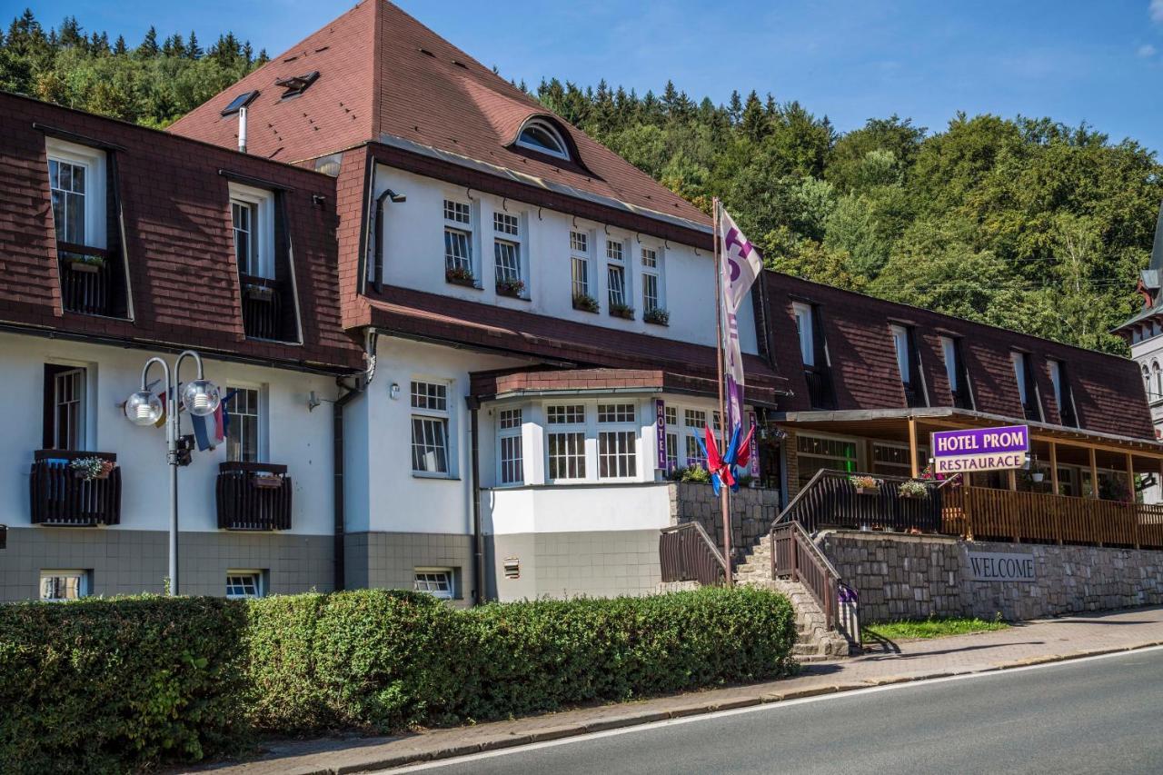 Hotel Prom Svoboda nad Upou Bagian luar foto
