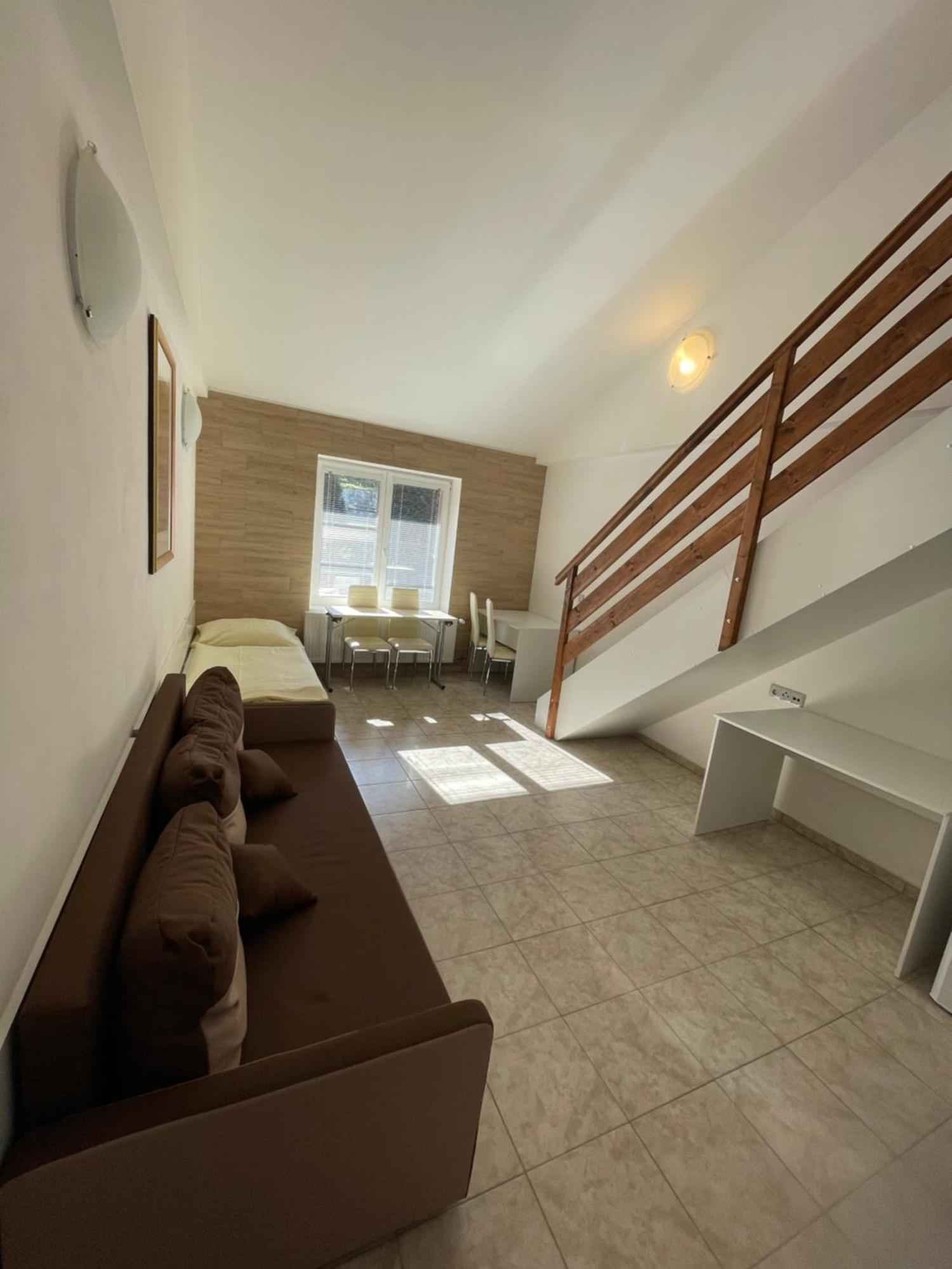 Hotel Prom Svoboda nad Upou Bagian luar foto