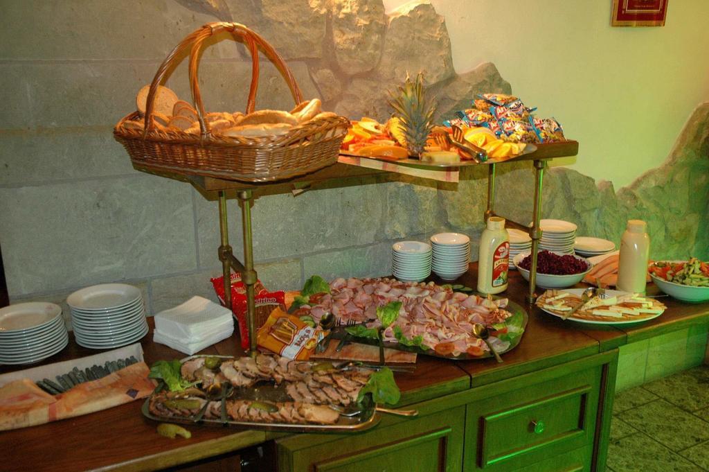 Hotel Prom Svoboda nad Upou Bagian luar foto